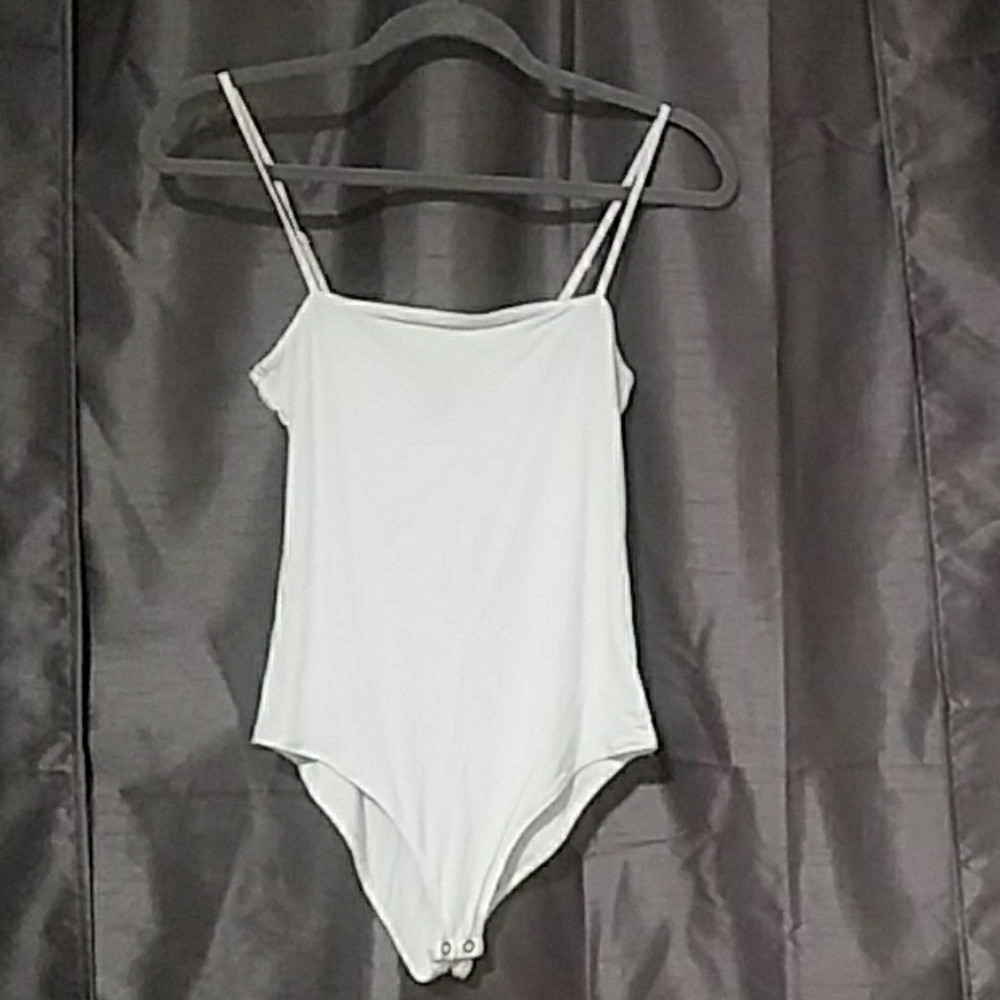🌸 3/$25 White cami bodysuit